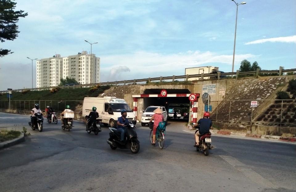 Tiềm ẩn tai nạn giao thông ở hầm chui dân sinh